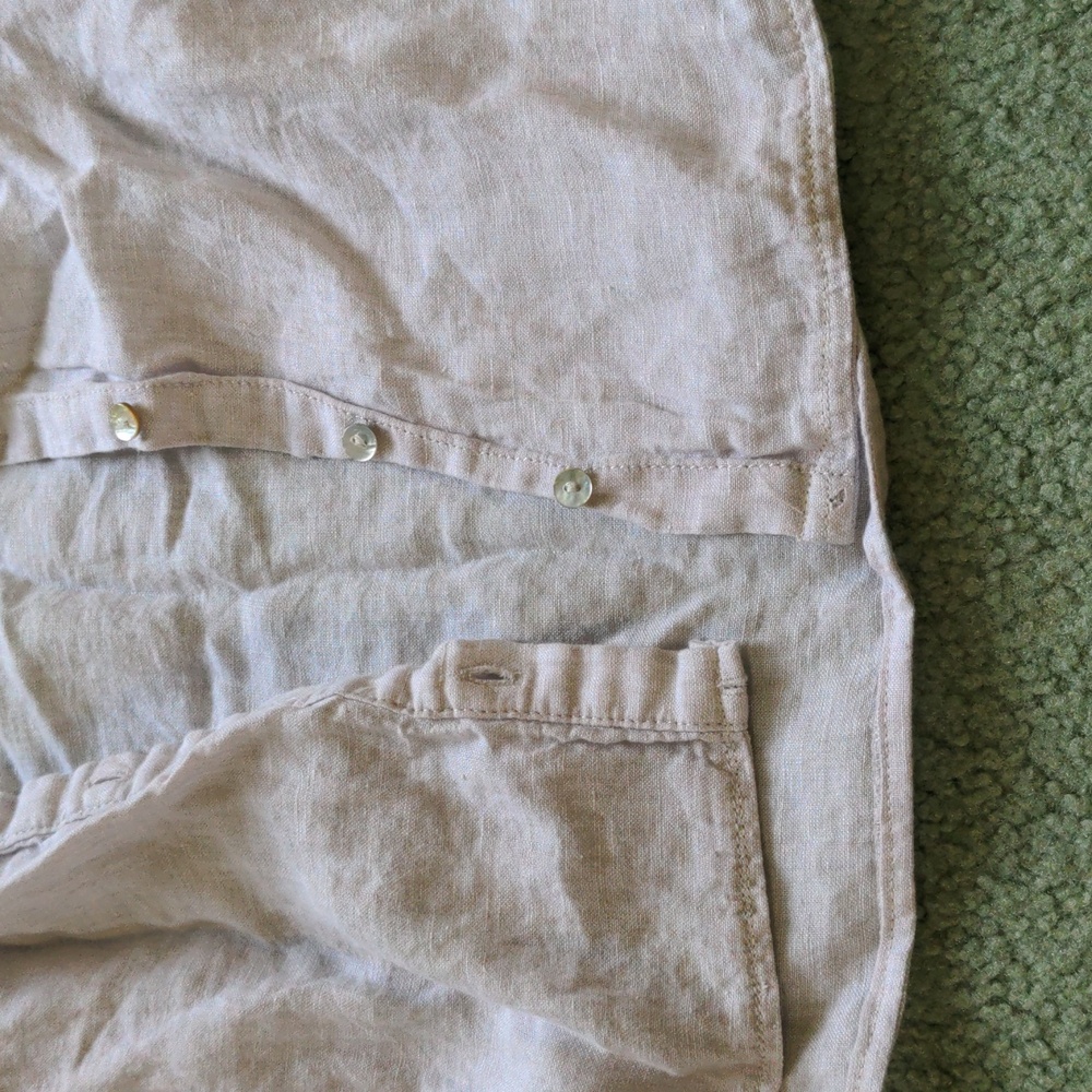 Tahari Button-Up - Picture 3 of 3